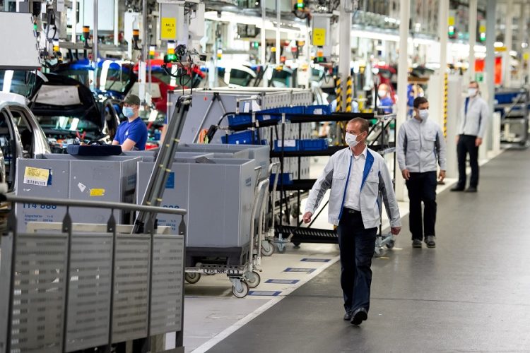 The German government lowers its GDP growth forecast from 4.1 to 3.6 percent