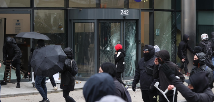 Brussels, 230 arrested after protest against anti-COVID measures
