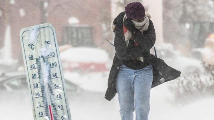 The place is covered by low temperatures and frost / Thermometer will mark -13 ° C