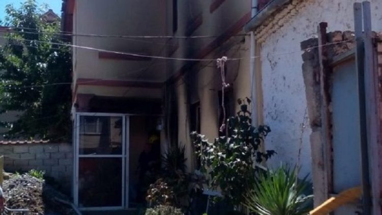 The apartment of the 80-year-old in Mat burns down, the neighbor’s house is also engulfed in flames