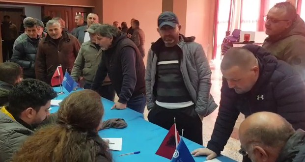 Durrës / Berisha Democrats vote to elect their candidate