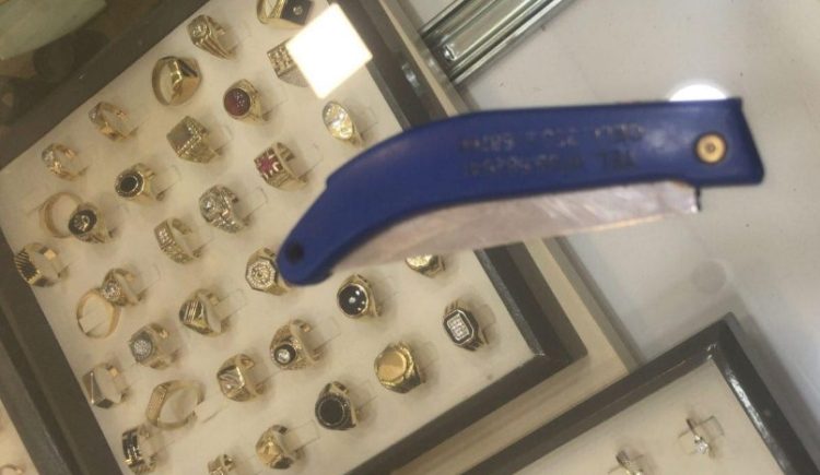 The theft of a jewelry store in Durrës is prevented, the 35-year-old is handcuffed