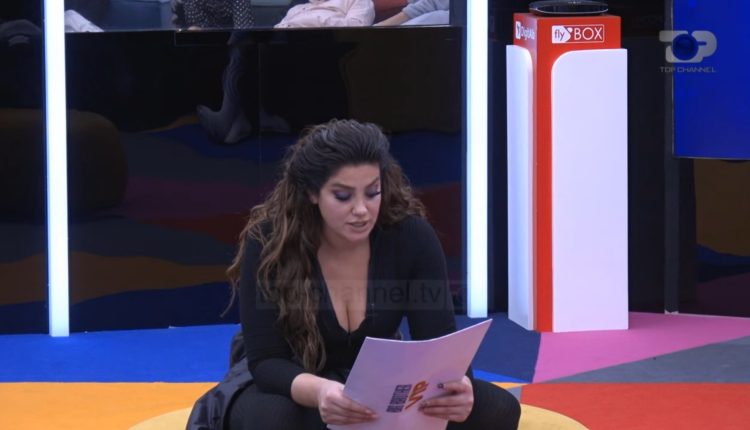 White envelope / Residents show the reasons why competitors do not deserve the victory