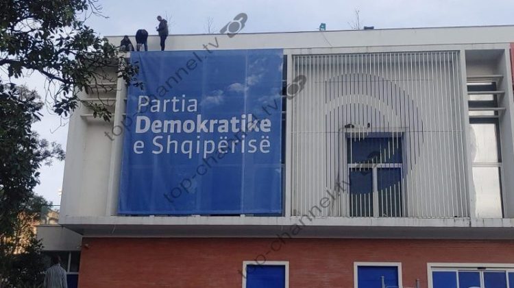 The works at the PD headquarters continue, the second floor is covered with a logo
