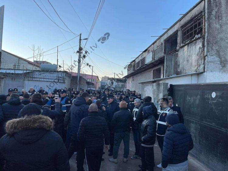 Photos and Videos / Clashes between residents and police in the May 5 neighborhood, footage