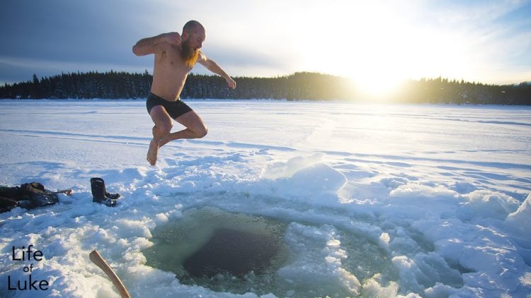 Canada / “I do not need coffee, it wakes me up, and gives me concentration”, bathe in the lake at -20 degrees