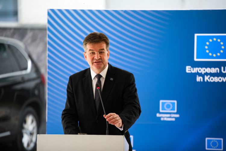 Kosovo-Serbia working groups on license plates meet, Lajcak: Discussion brings clarity