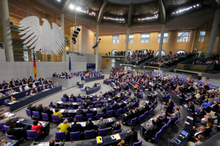 The Bundestag approves the billion-euro budget for climate protection and digitalisation