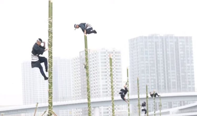 New Year enters with acrobatics: Firefighters marvel at traditional techniques in Tokyo