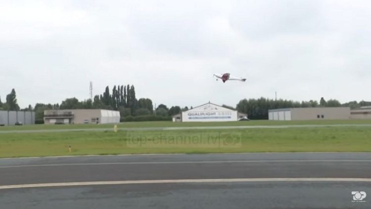 “Around the globe for 5 months” / Teenage pilot sets flight record