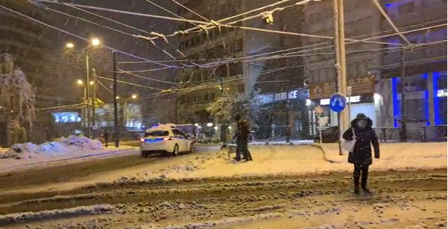 Snowstorm grips Greece, army descends on the ground