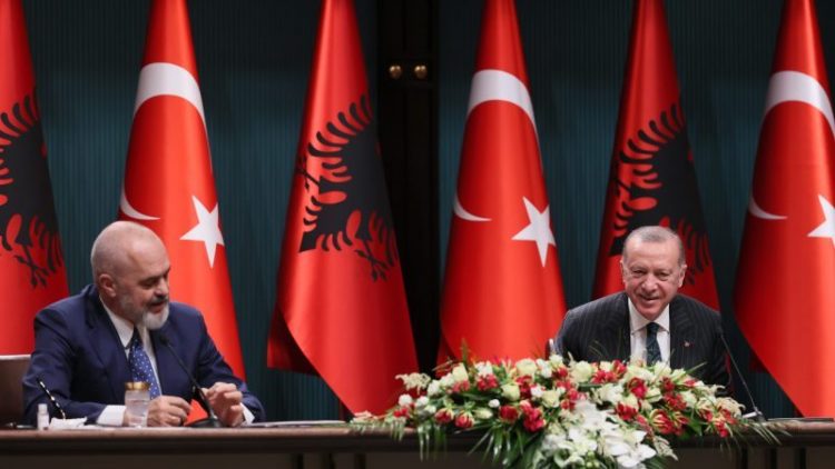 Erdogan is coming to Tirana today / From the inauguration of the new neighborhood in Laç to the speech in the Assembly. Here are the agendas and the roads that are blocked