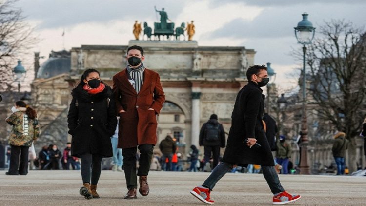 Alarming figures in France, over 400 thousand new cases with COVID