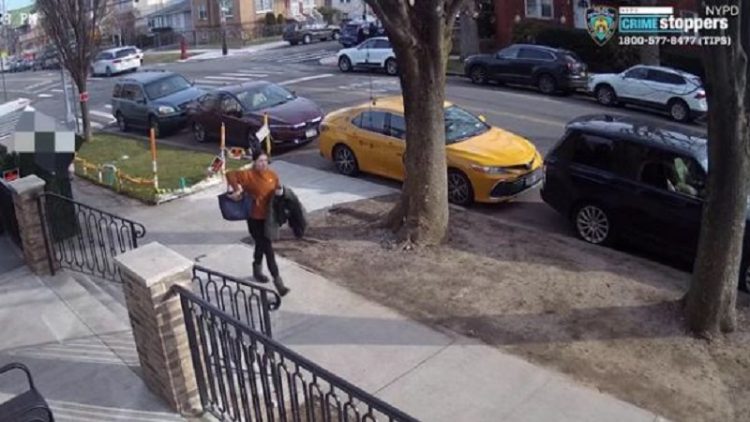 “Hitler should have killed you all” / Racist woman terrorizes Jewish children (VIDEO)