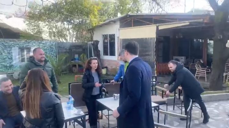 Basha consumes breakfast with journalists, while a group of deputies of the Re-establishment Commission leave for PD