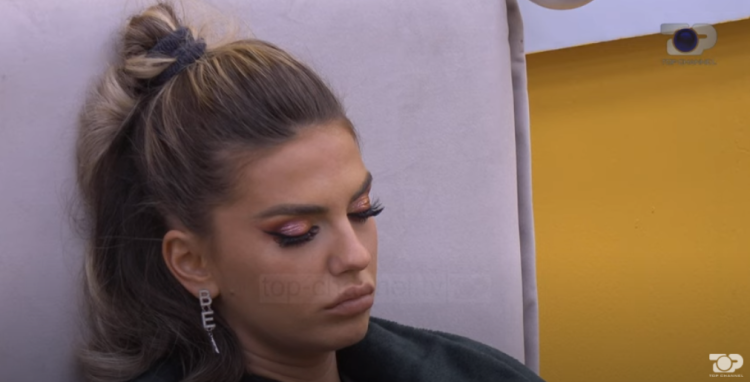 “I want to go out” / Beatrix wants to go out, Arjola advises