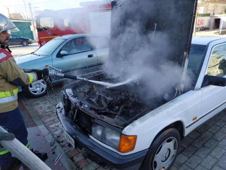 Cars catch fire in Vlora