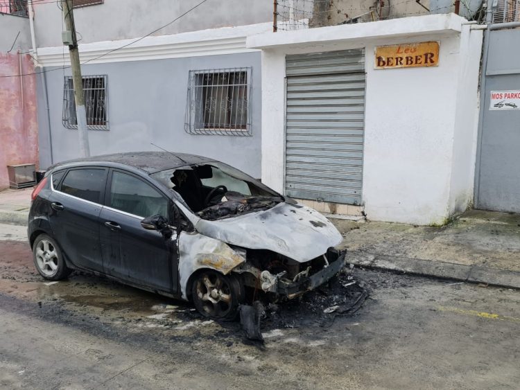 The car parked on the street catches fire, completely destroyed
