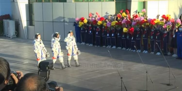 Russia-China seal deal, challenge US: Together, a moon base