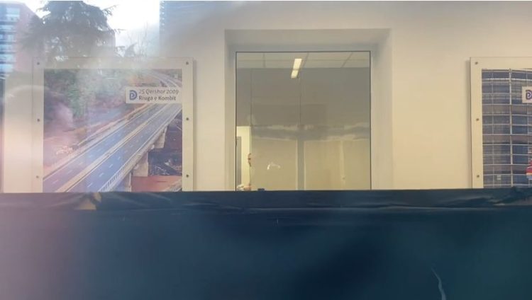 The images come out, here is what it looks like from inside the building of the PD headquarters