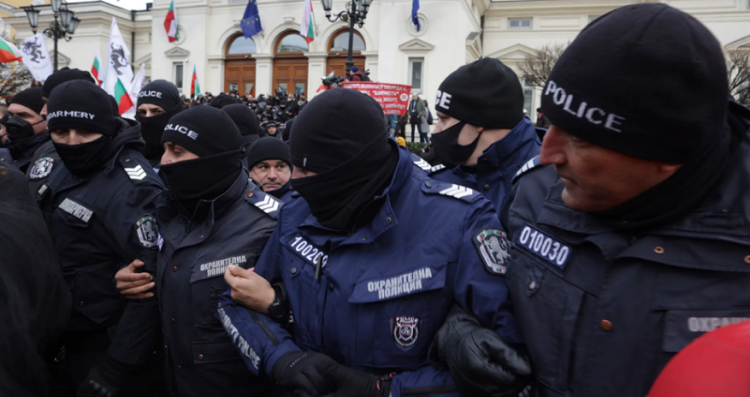 Anti-vaccine protesters attempt to storm Bulgarian parliament (photos)