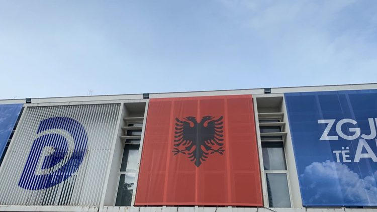 Today, Berisha’s last battle to ‘overthrow’ Basha!  The PD headquarters is closed behind closed doors, and the prime minister is also shielded