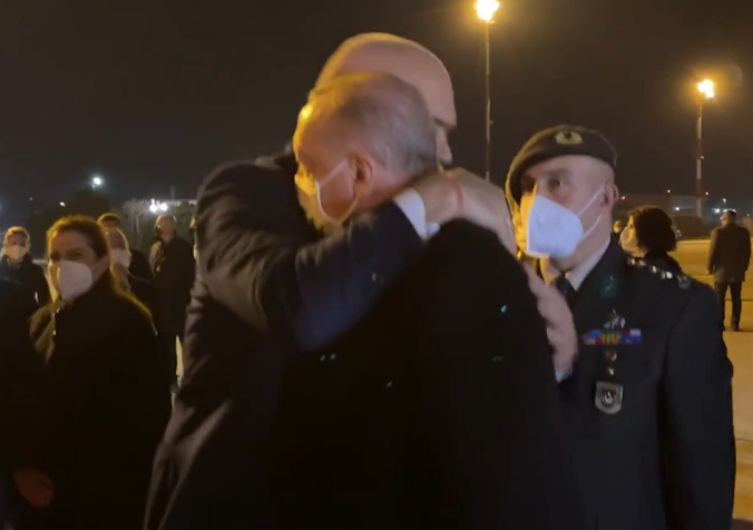 Rama escorts President Erdogan to the airport, the last message he gave him after embracing him