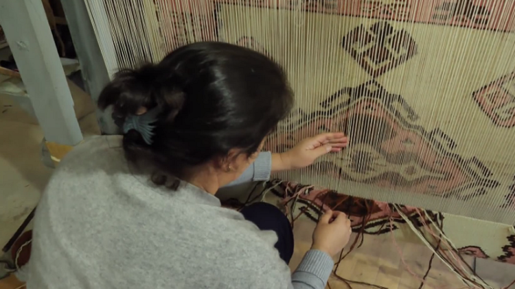 Persian tapestries are made in Albania / The 68-year-old from Kukës also receives orders from abroad