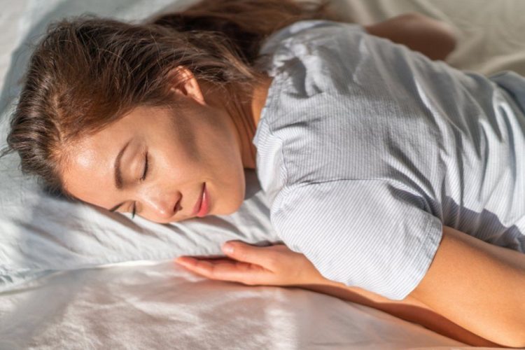 4 reasons why sleeping on your stomach is not the ideal position