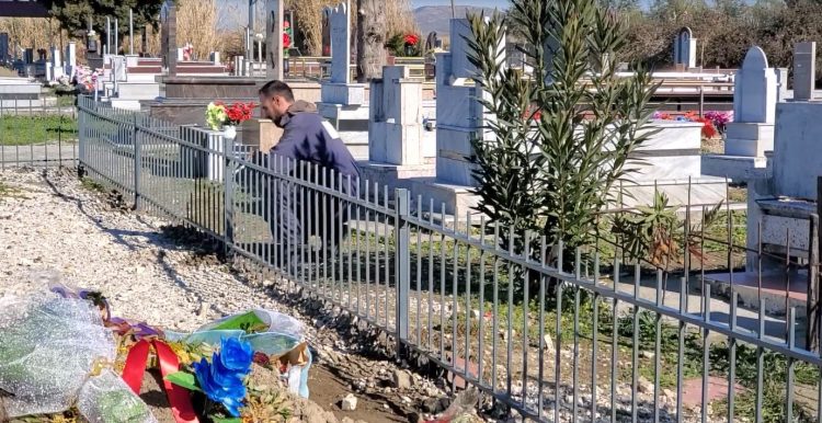 “A snout came, he said throw it here” / The inhabitants of the two villages quarrel over the space of the cemetery: Remove the railings