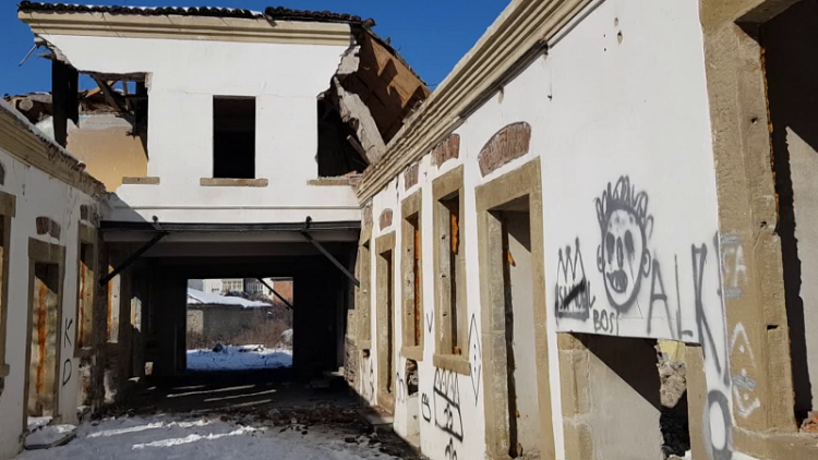 Hani i Gjelit collapsed / Cultural monument building in Korça, had degraded