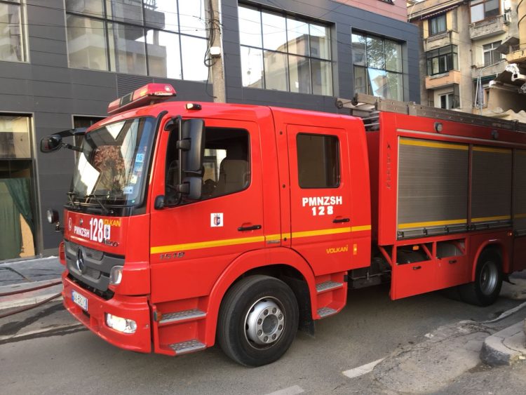 Fire on the fifth floor of a building in Tirana