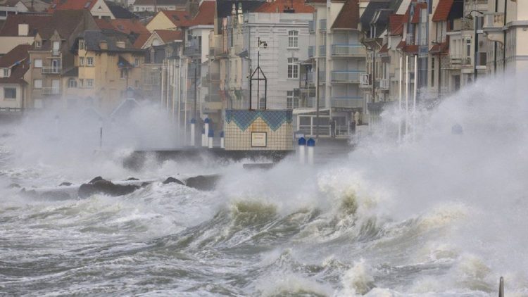 16 victims / Storm Eunice opens a ‘deadly path’ across Europe