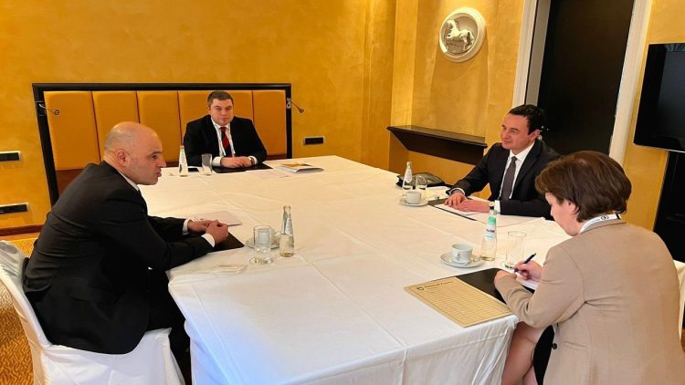 Prime Minister Kurti meets with the Prime Minister of Northern Macedonia