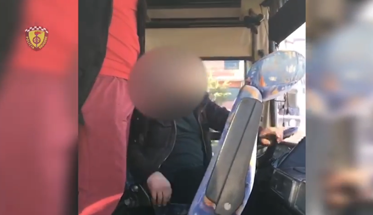 ‘Cork’ driving the bus, after denouncing the passengers, the driver is arrested in Durrës!