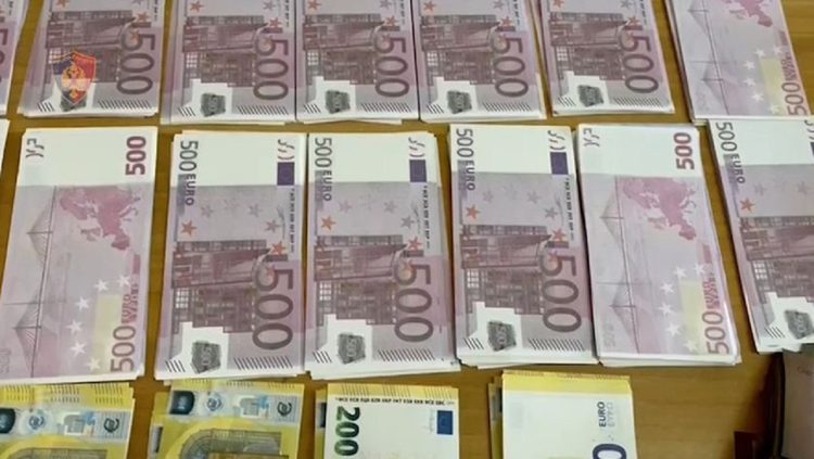 1 million and 75 thousand euros of suspected counterfeiters seized in Rinas, 53-year-old arrested