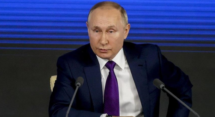 Putin meets with members of the Security Council on the situation in Ukraine