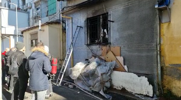 Shkodër / The house is engulfed in flames, the old man loses his life