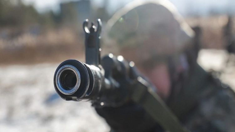 With rising tensions, Ukrainians are thinking about buying weapons