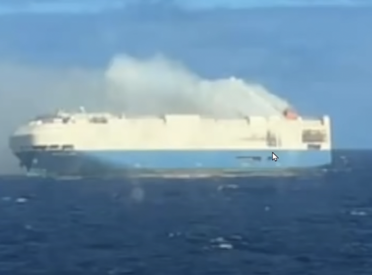 Fire on the ferry, hundreds of Porsche cars were left in the flames. Youtube star reveals merchant call