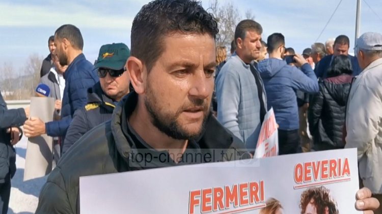 Farmers in Lushnja, Berat and Fier in protest, block the national road