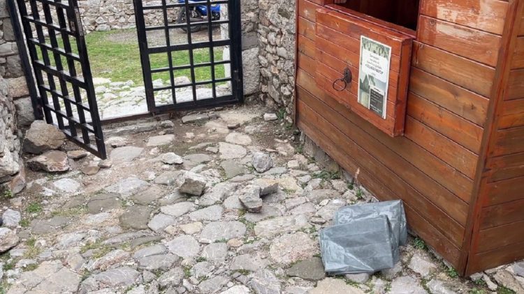 The walls of the castle of Lezha are damaged, the perpetrators did not spare even the valuable documents
