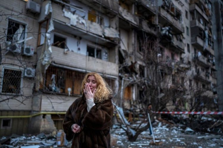 Photos / Views from Ukraine: Bombed buildings, scared people, some staying and others seeking to leave