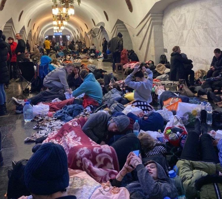 The second day of the Russian attack on Ukraine / Strong explosions in the center of Kiev