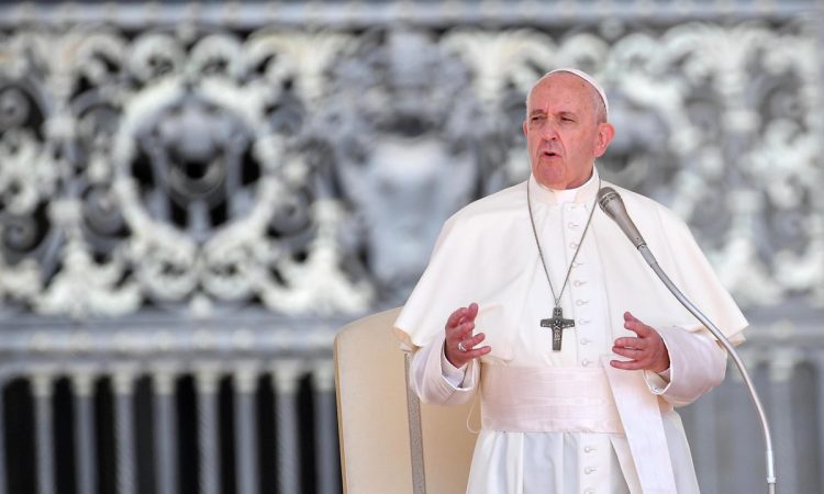 Vatican incident with Pope / A man verbally attacks the Pope, the Holy Father prays for him