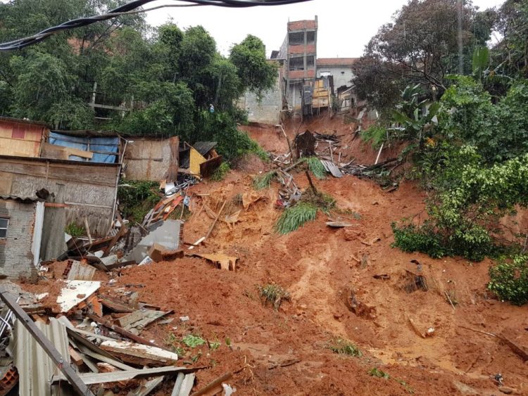 42 landslide victims / Brazil, it is suspected that the number of victims is higher