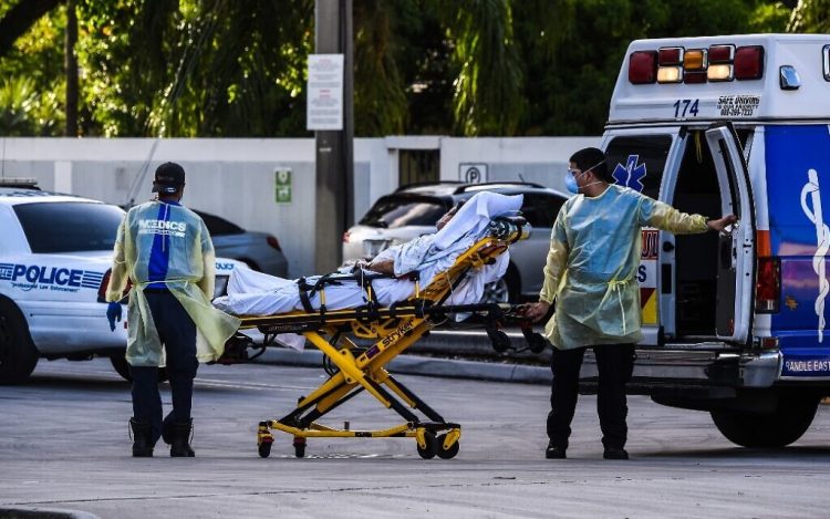 The number of victims from COVID-19 in the USA goes over 890 thousand
