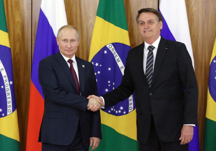Bolsonaro Meets Putin / Western Analysts: Time to Visit Moscow ‘Worst Possible’