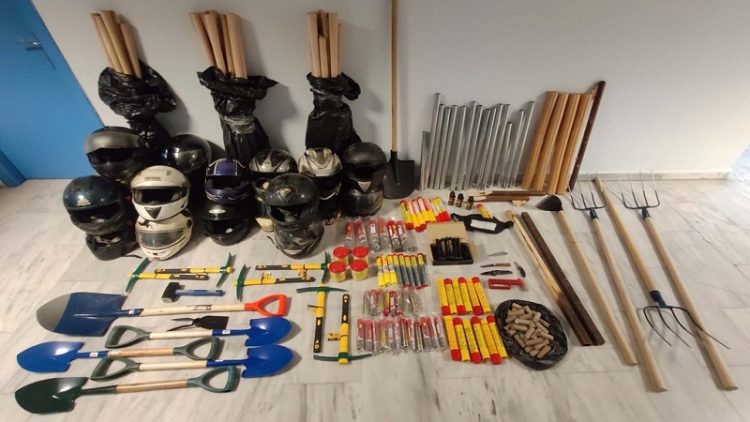 Investigating the murder of a 19-year-old in Thessaloniki, police find the arsenal of weapons