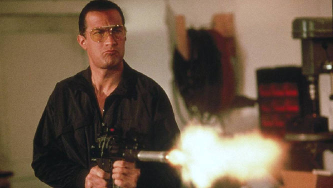 Controversial American blogger condemned for news that action actor Steven Seagal ‘has joined Russian special forces’ (photos)